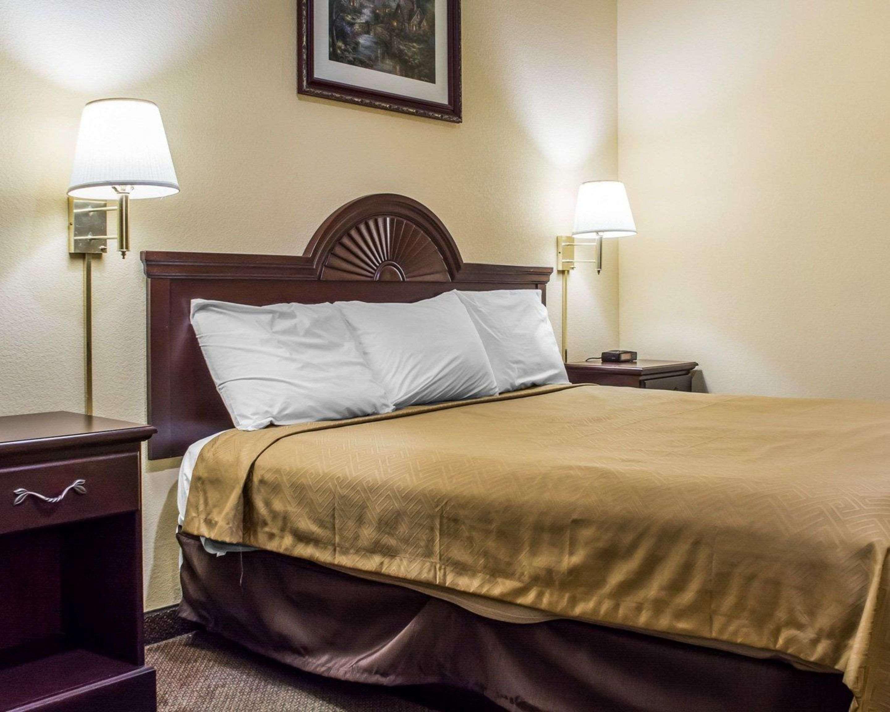 Econo Lodge & Suites Airport North Syracuse Esterno foto