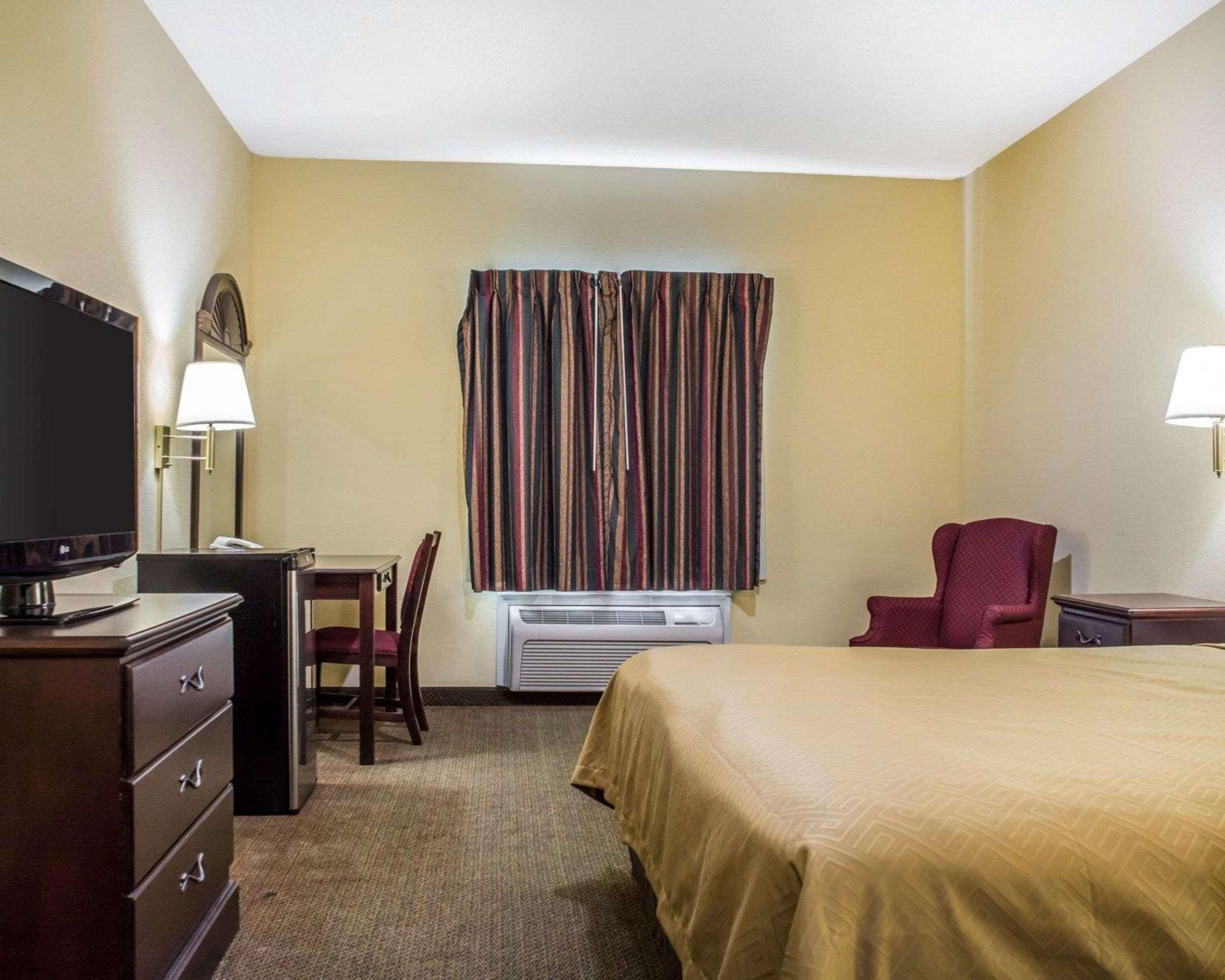 Econo Lodge & Suites Airport North Syracuse Esterno foto