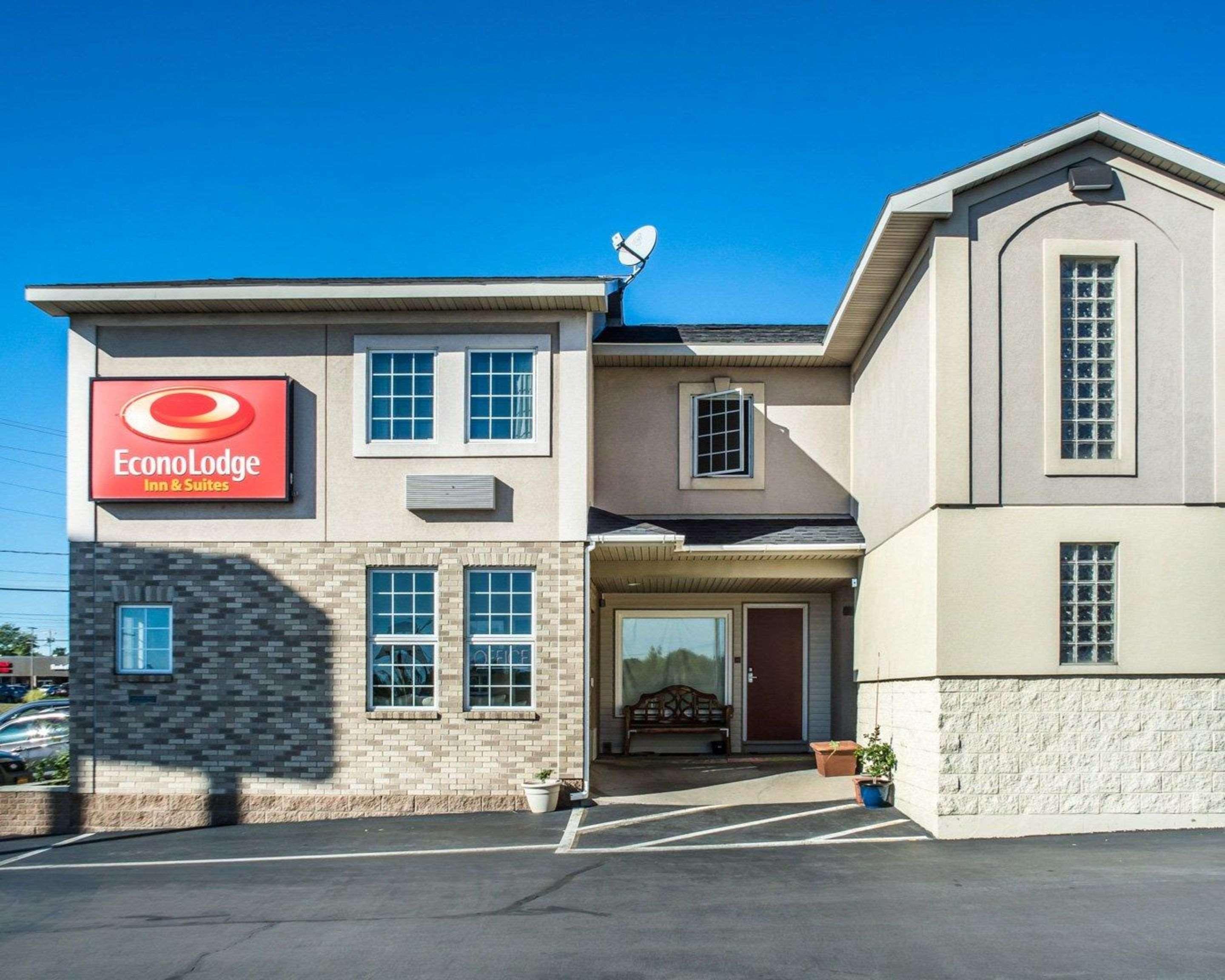 Econo Lodge & Suites Airport North Syracuse Esterno foto