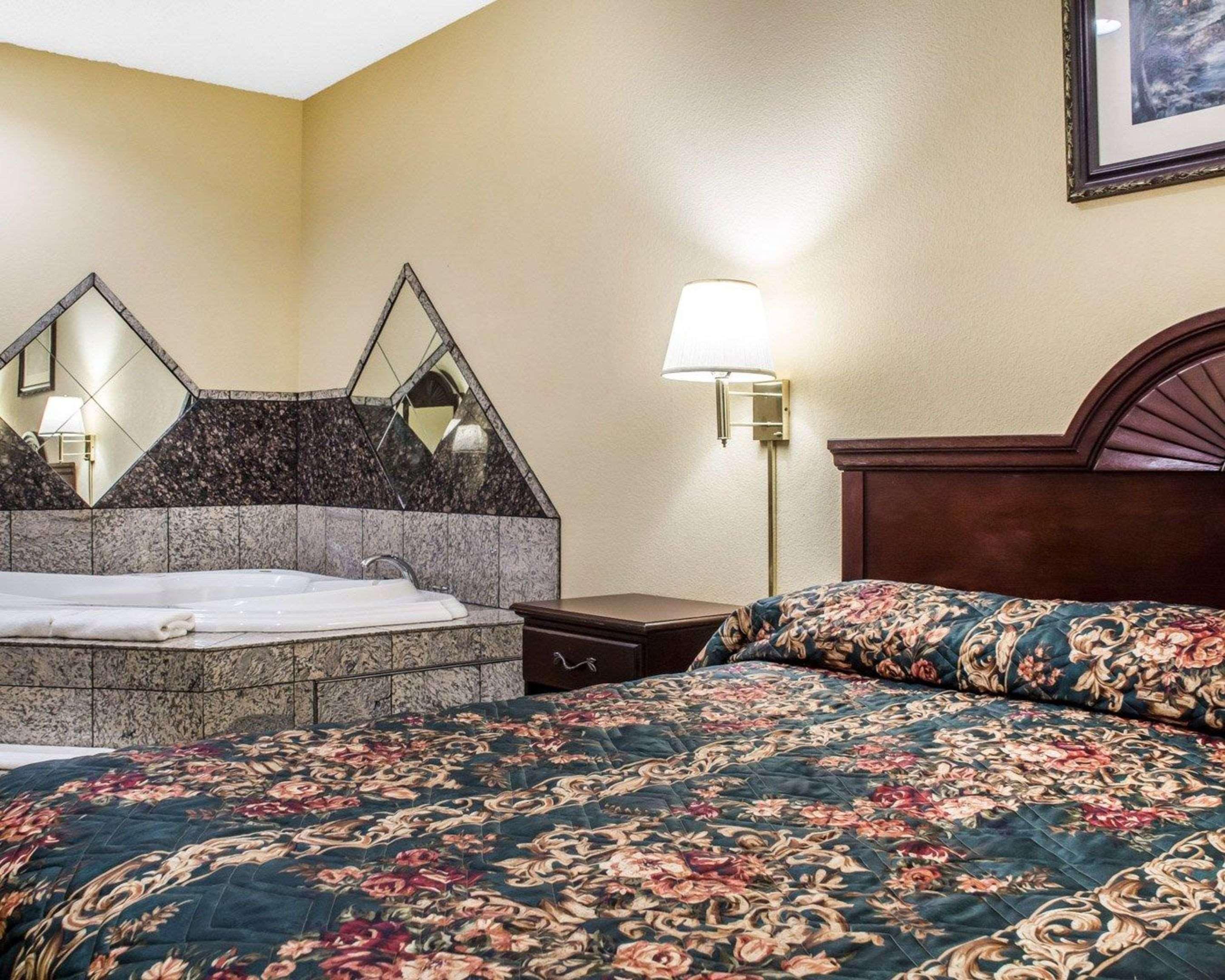 Econo Lodge & Suites Airport North Syracuse Esterno foto
