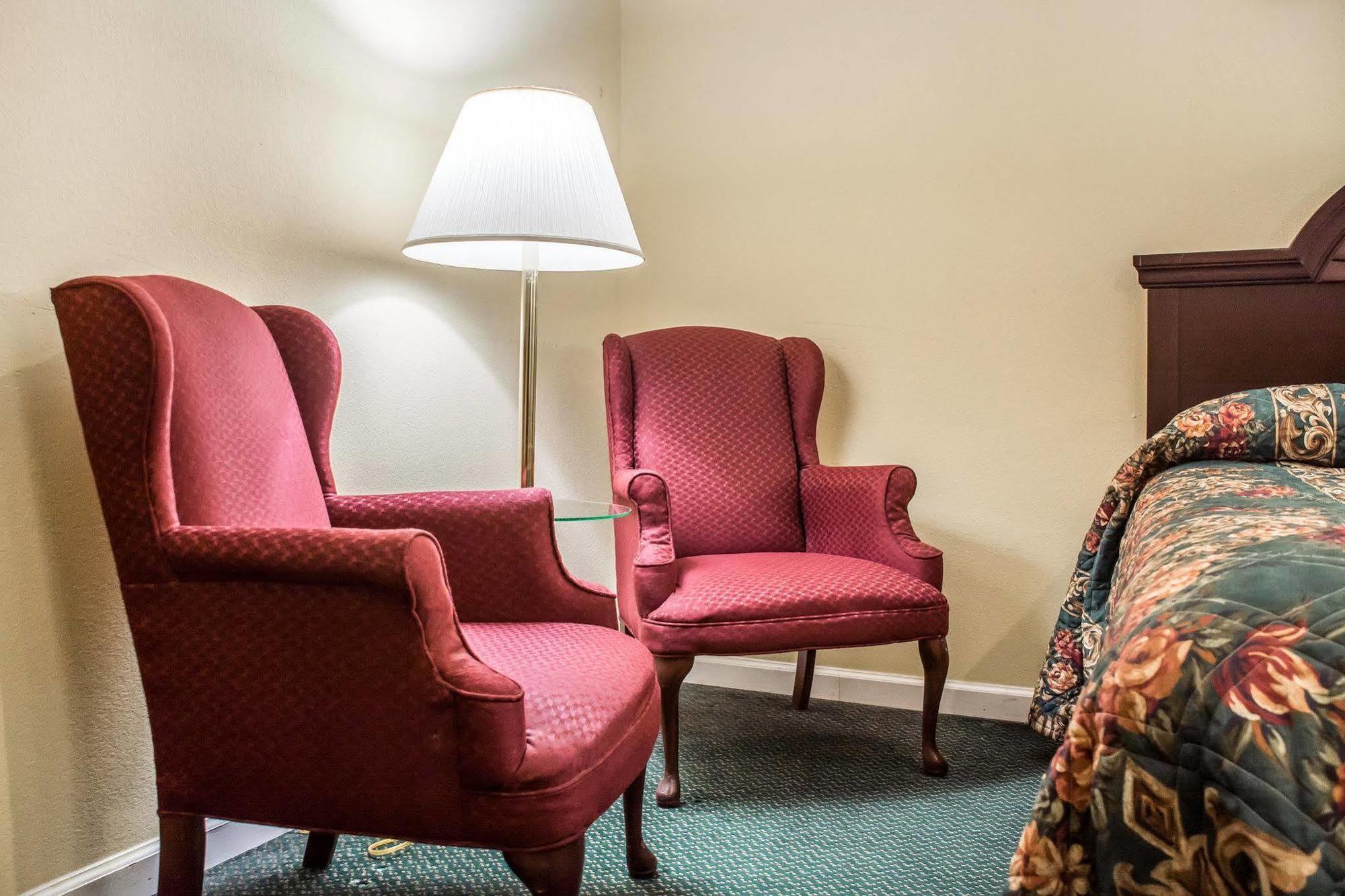 Econo Lodge & Suites Airport North Syracuse Esterno foto