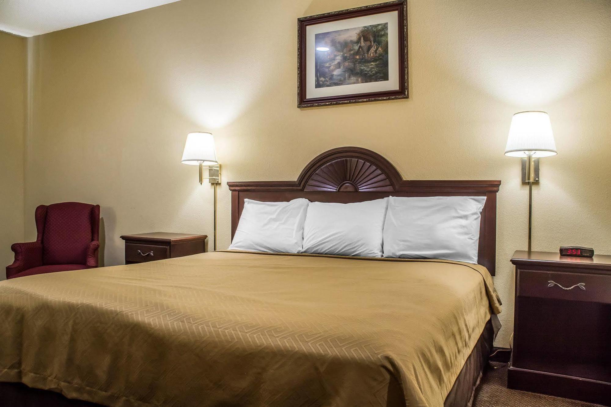Econo Lodge & Suites Airport North Syracuse Esterno foto